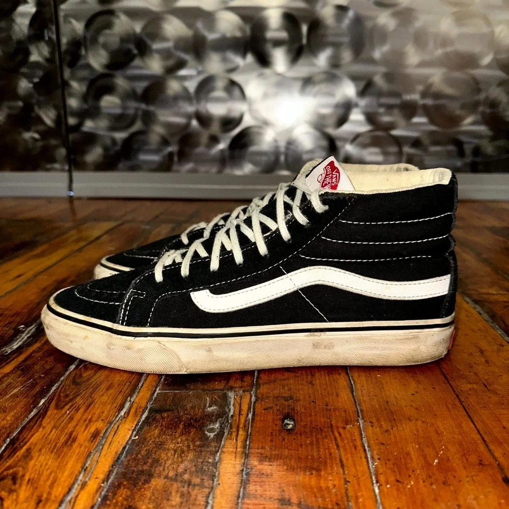 Vans Sk8-Hi Sneakers Unisex M7 W8.5 Black White Suede Lace Up Walking Shoes